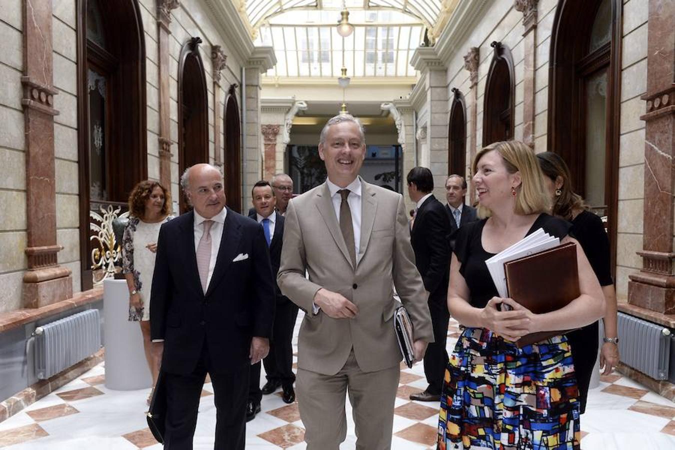 El embajador británico en España asiste al Foro Nueva Murcia
