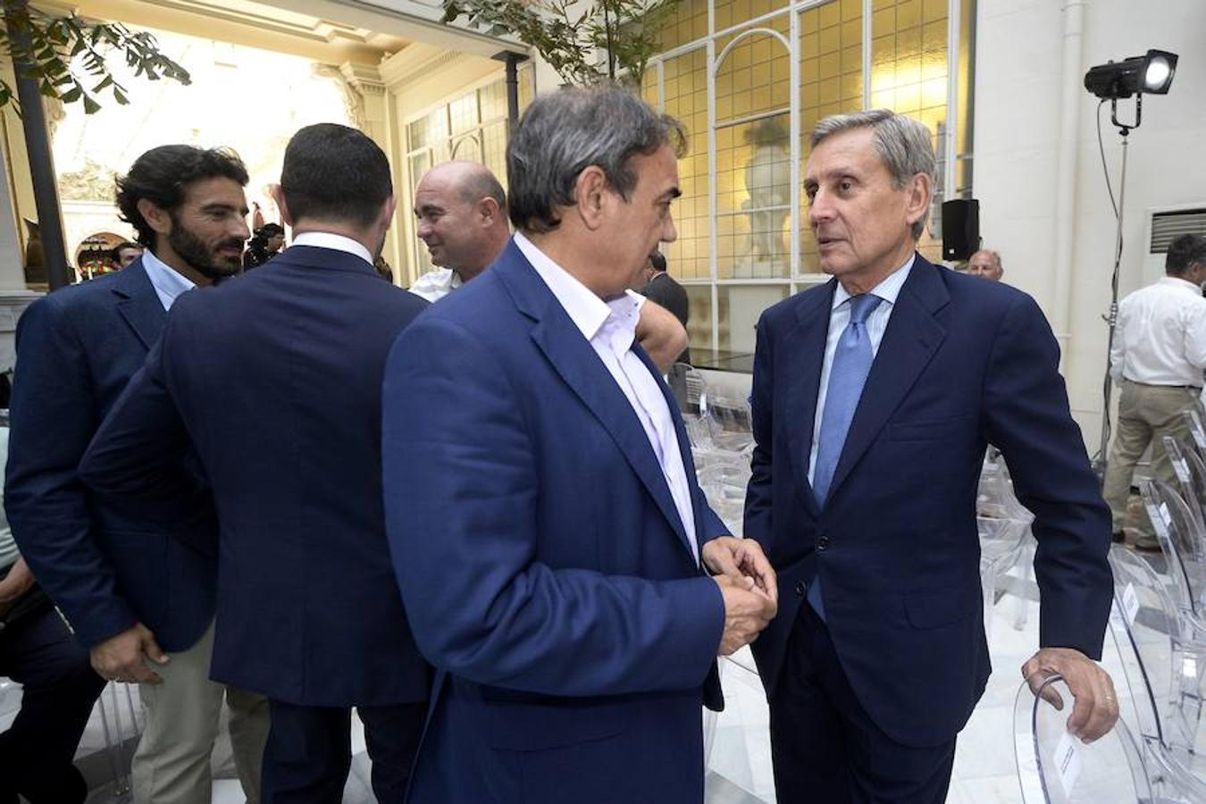 El embajador británico en España asiste al Foro Nueva Murcia