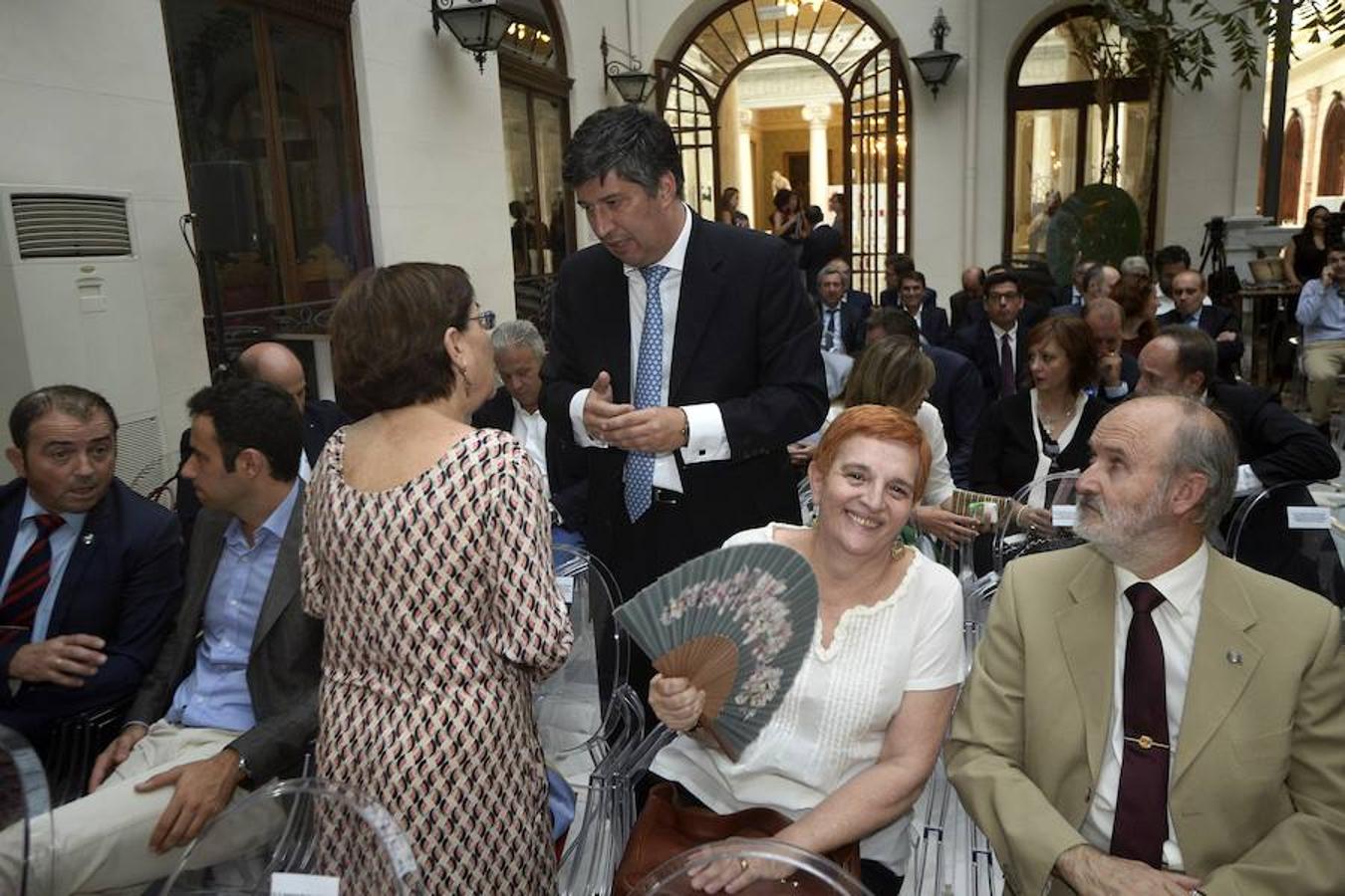 El embajador británico en España asiste al Foro Nueva Murcia