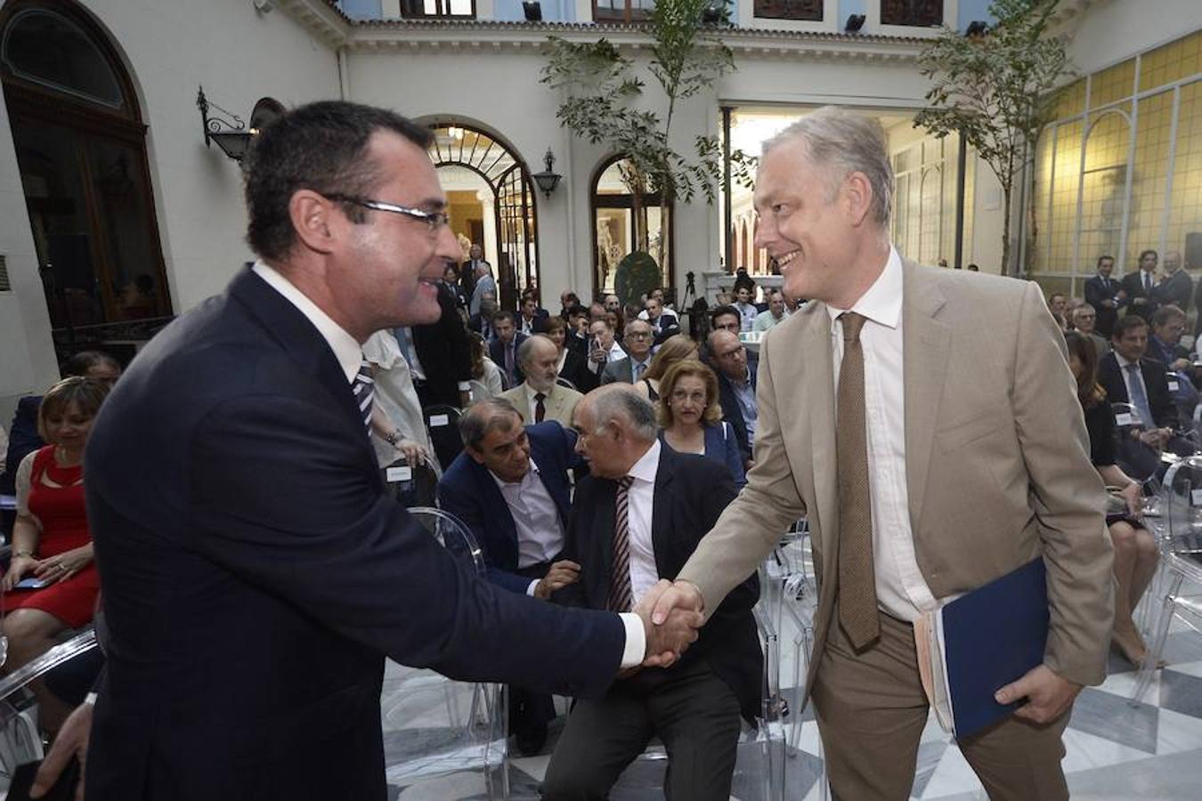 El embajador británico en España asiste al Foro Nueva Murcia