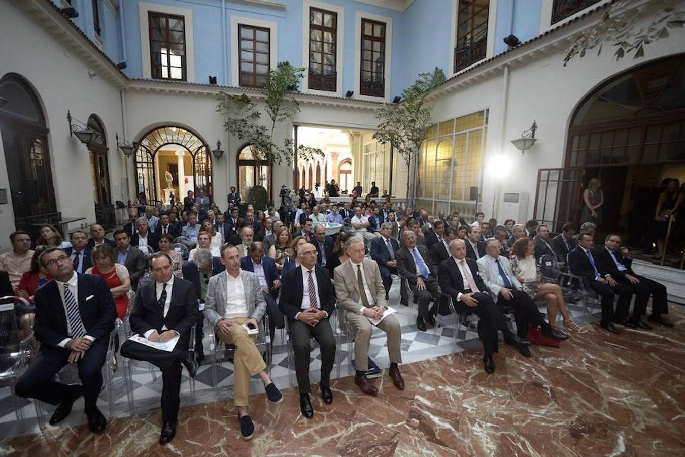 El embajador británico en España asiste al Foro Nueva Murcia