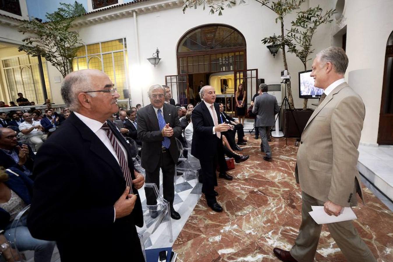 El embajador británico en España asiste al Foro Nueva Murcia