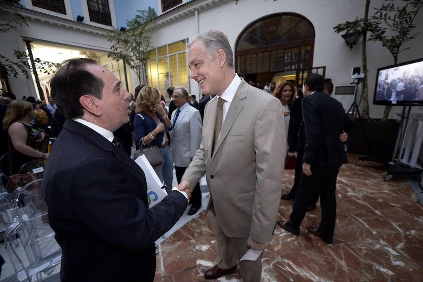 El embajador británico en España asiste al Foro Nueva Murcia