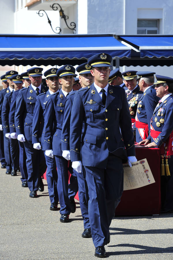Entrega de despachos a los nuevos oficiales del Ejército del Aire