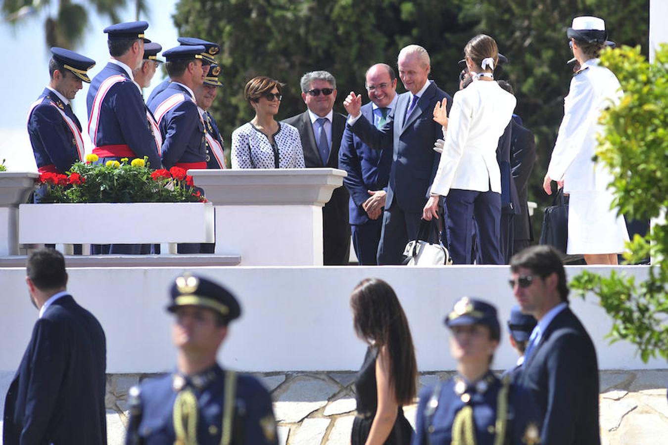 Entrega de despachos a los nuevos oficiales del Ejército del Aire