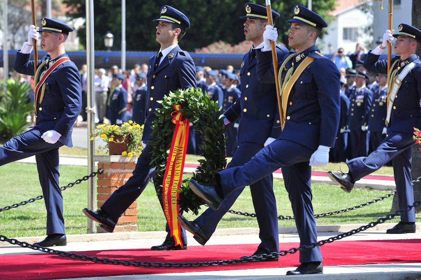 Entrega de despachos a los nuevos oficiales del Ejército del Aire