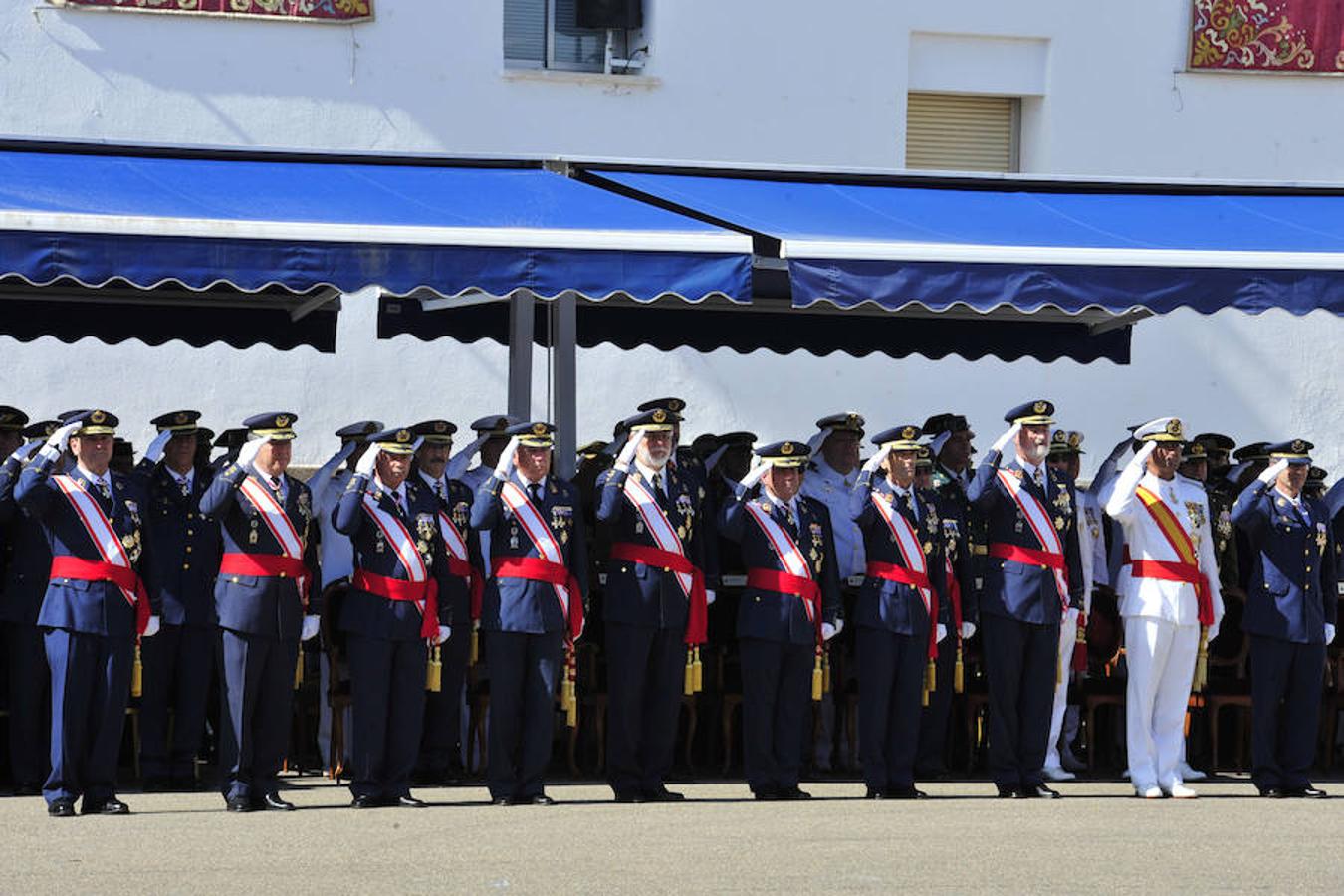 Entrega de despachos a los nuevos oficiales del Ejército del Aire