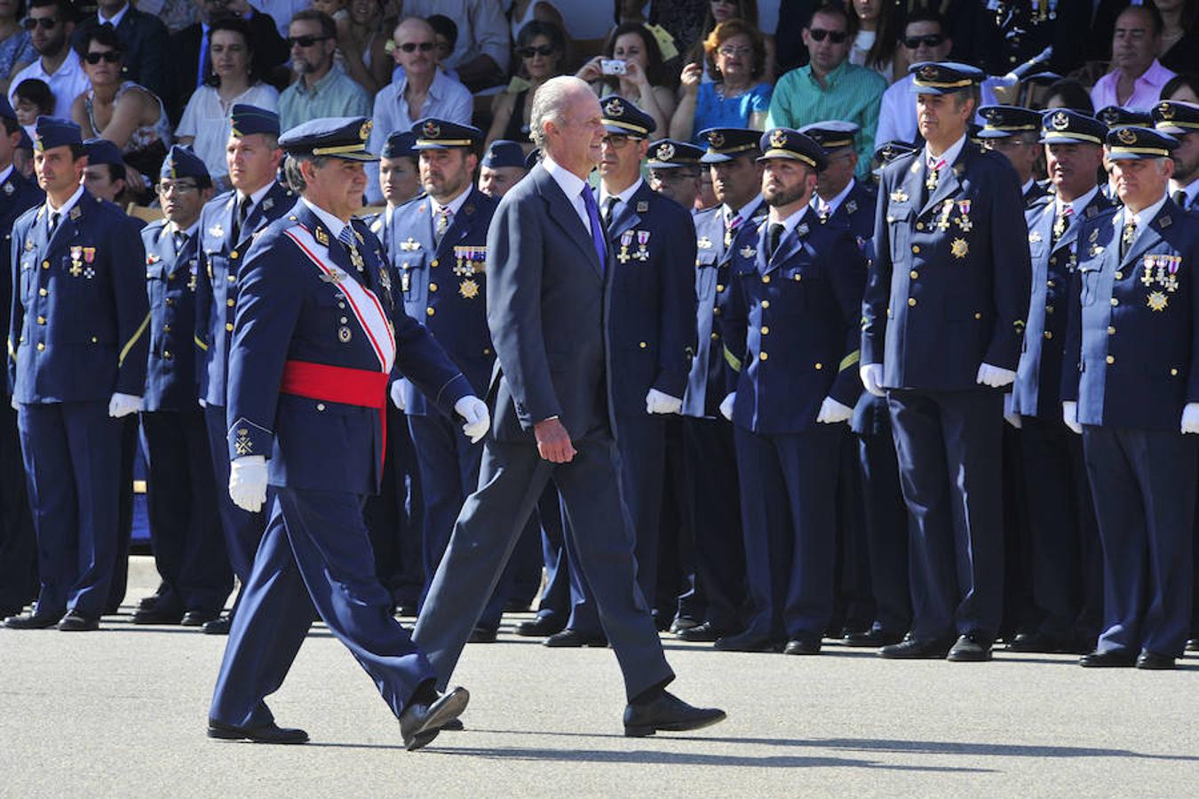Entrega de despachos a los nuevos oficiales del Ejército del Aire