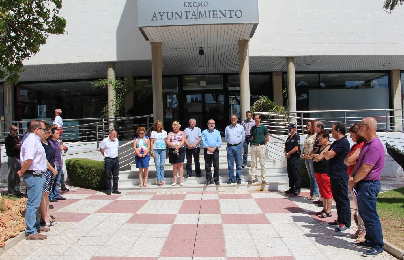 Minuto de silencio en el Ayuntamiento de San Pedro del Pinatar.