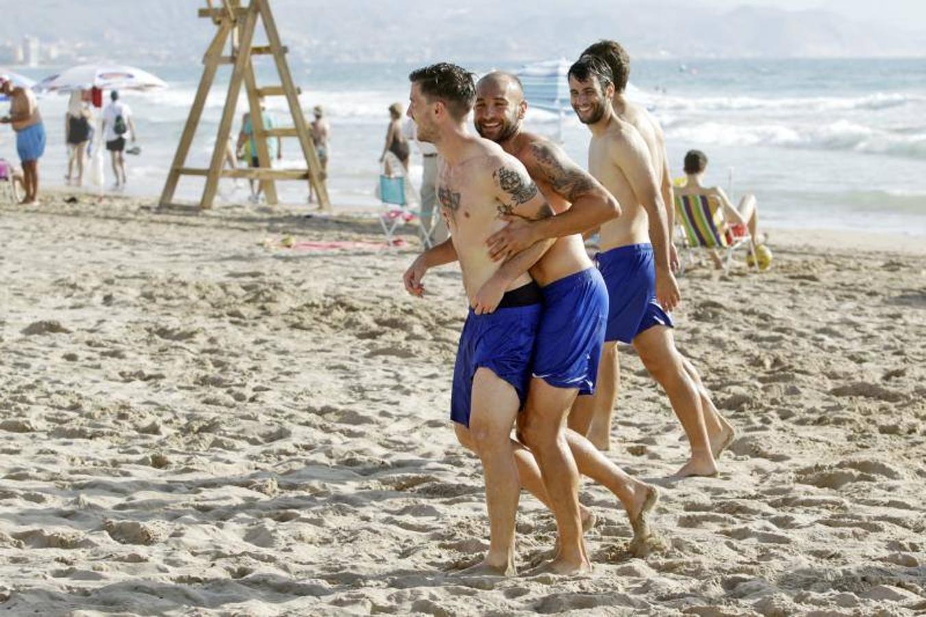 Entrenamiento del Hércules en la playa de San Juan