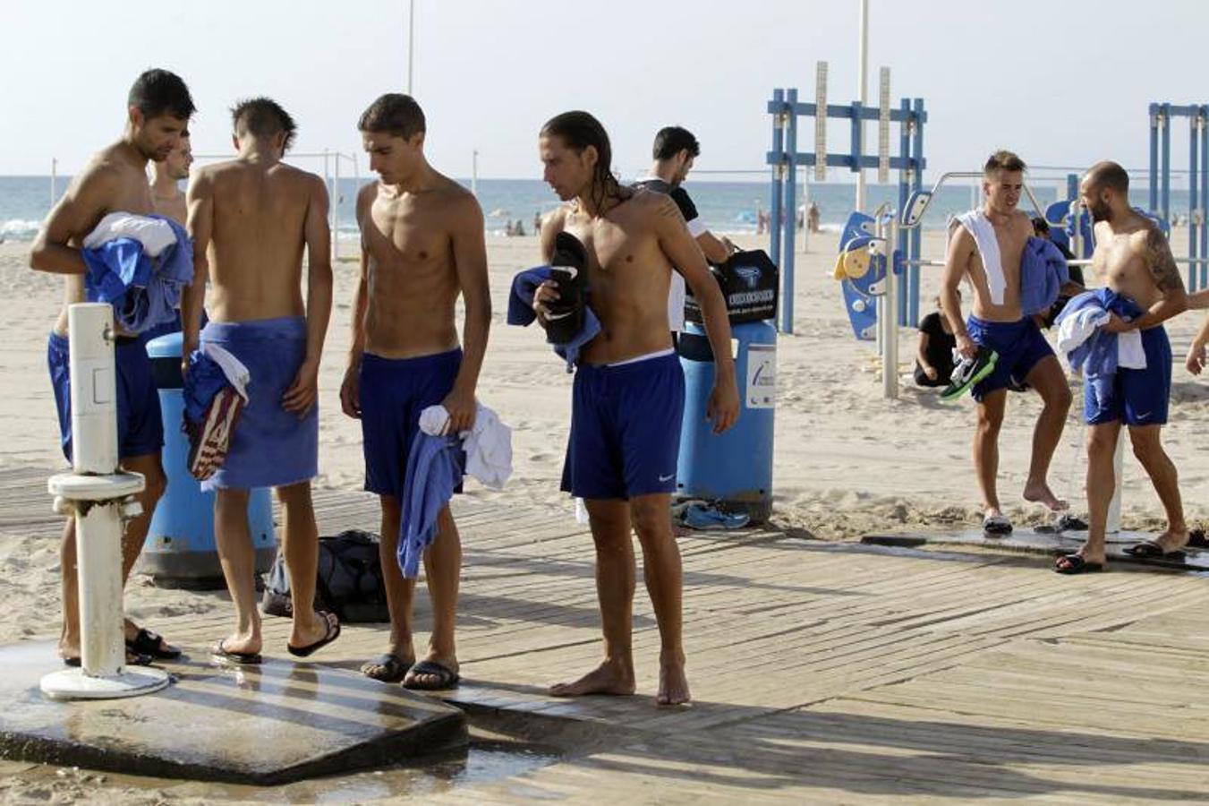 Entrenamiento del Hércules en la playa de San Juan