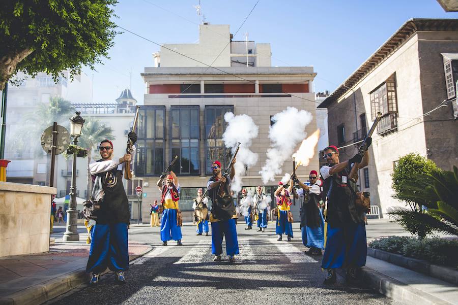 Moros y Cristianos toman las calles de Elche