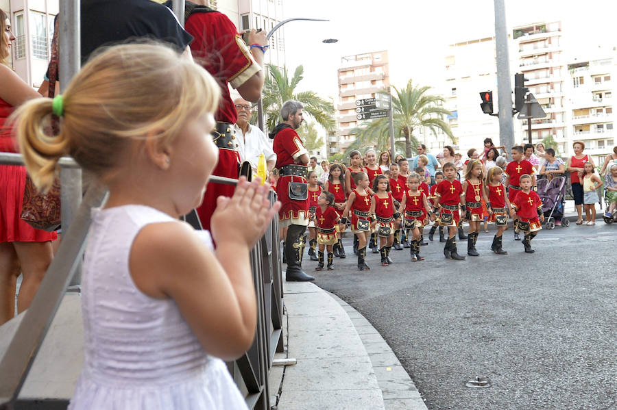 Moros y Cristianos toman las calles de Elche