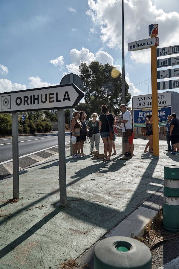 Vecinos oriolanos reclaman un paso de peatones en la N-340