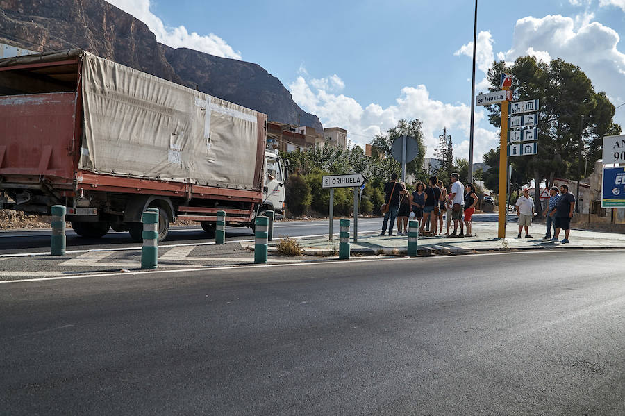 Vecinos oriolanos reclaman un paso de peatones en la N-340