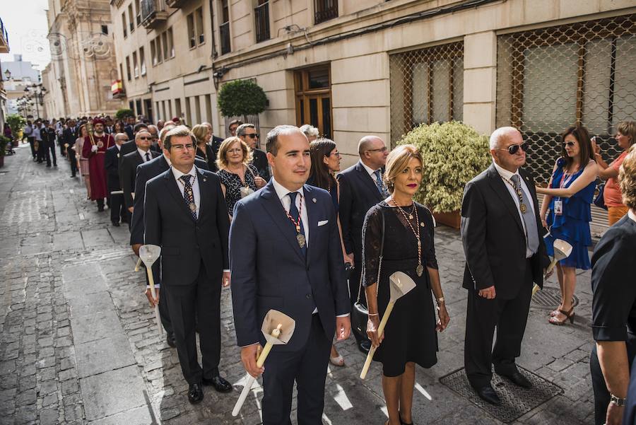 Procesión y coronación de la Virgen María