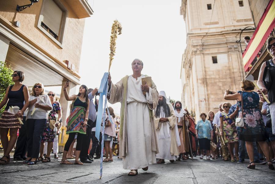 Procesión y coronación de la Virgen María