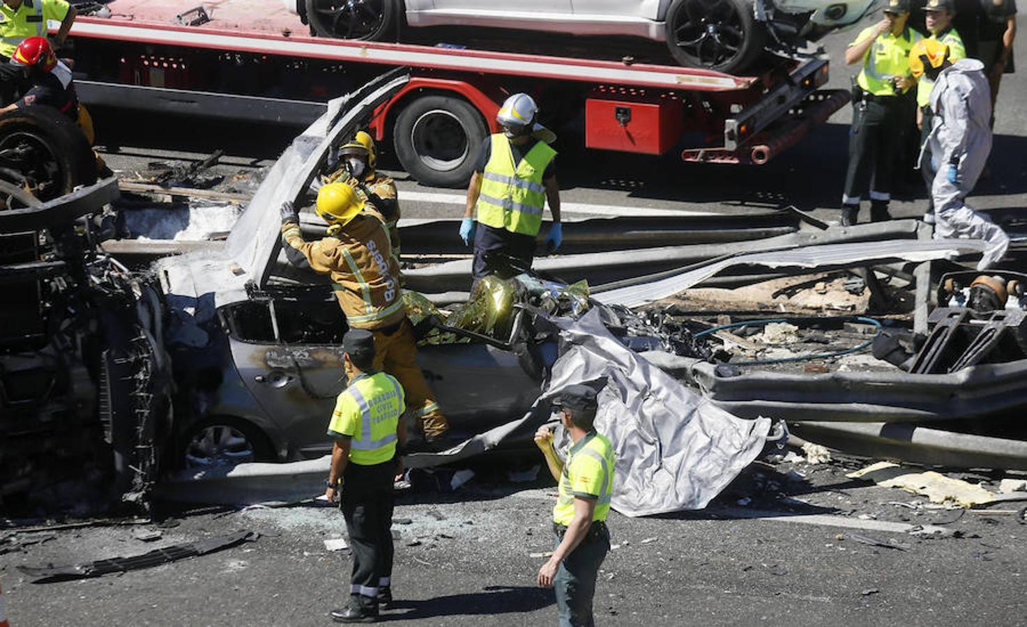 Cuatro muertos en un accidente entre un camión y dos coches en la A-7, a la altura de Elche