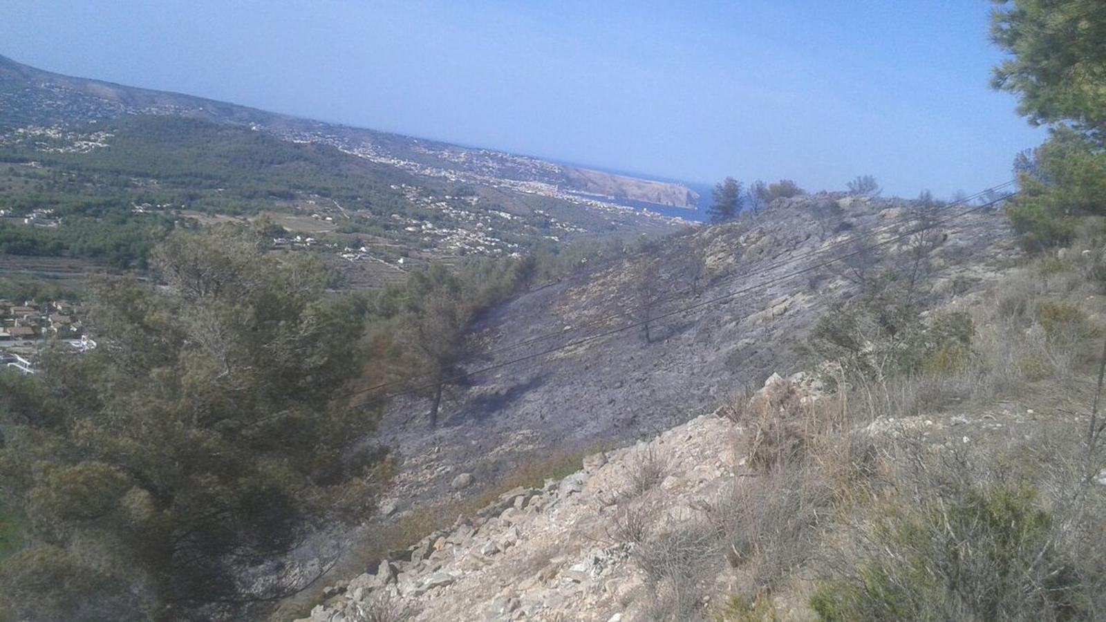 Más de mil desalojados por el incendio en Xàbia