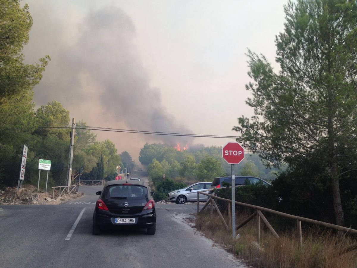 Más de mil desalojados por el incendio en Xàbia