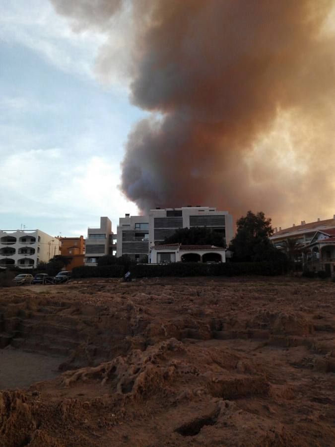 Más de mil desalojados por el incendio en Xàbia