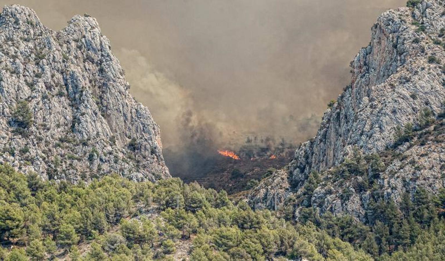 El fuego amenaza la sierra de Bernia