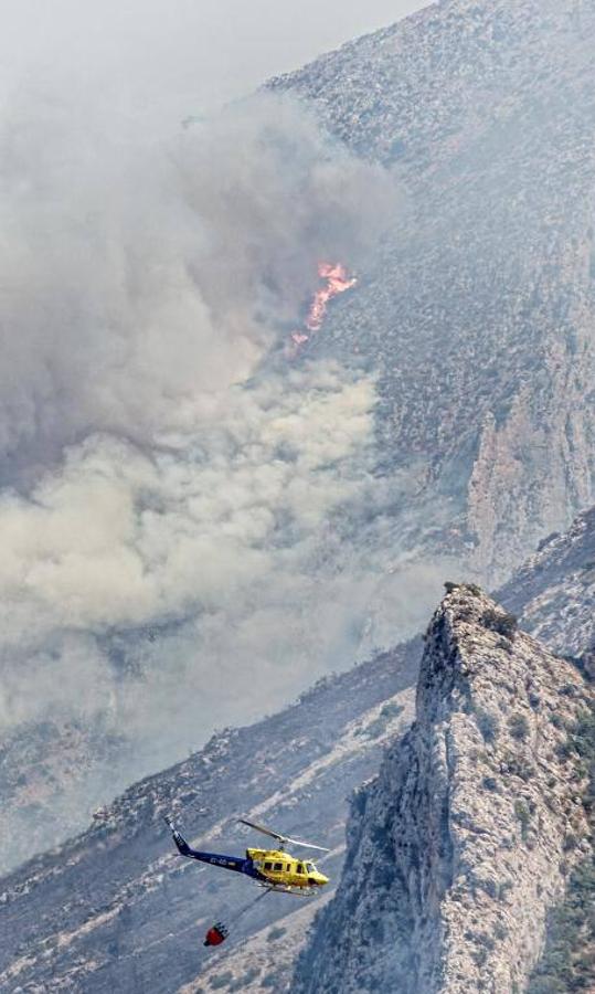 El fuego amenaza la sierra de Bernia