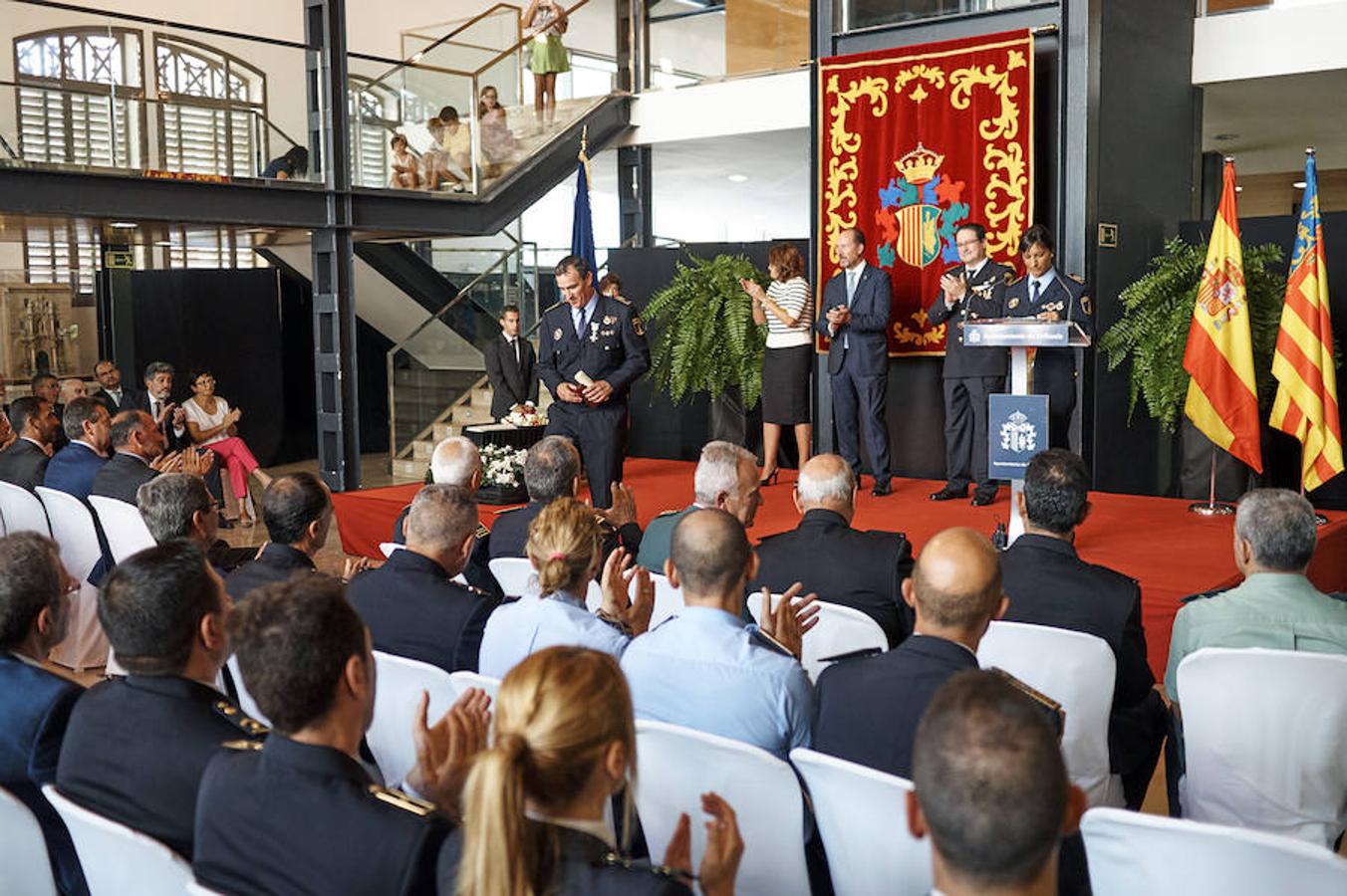 Entrega de medallas con motivo de la festividad de la Virgen de Monserrate