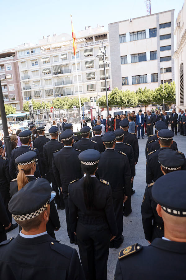 Entrega de medallas con motivo de la festividad de la Virgen de Monserrate