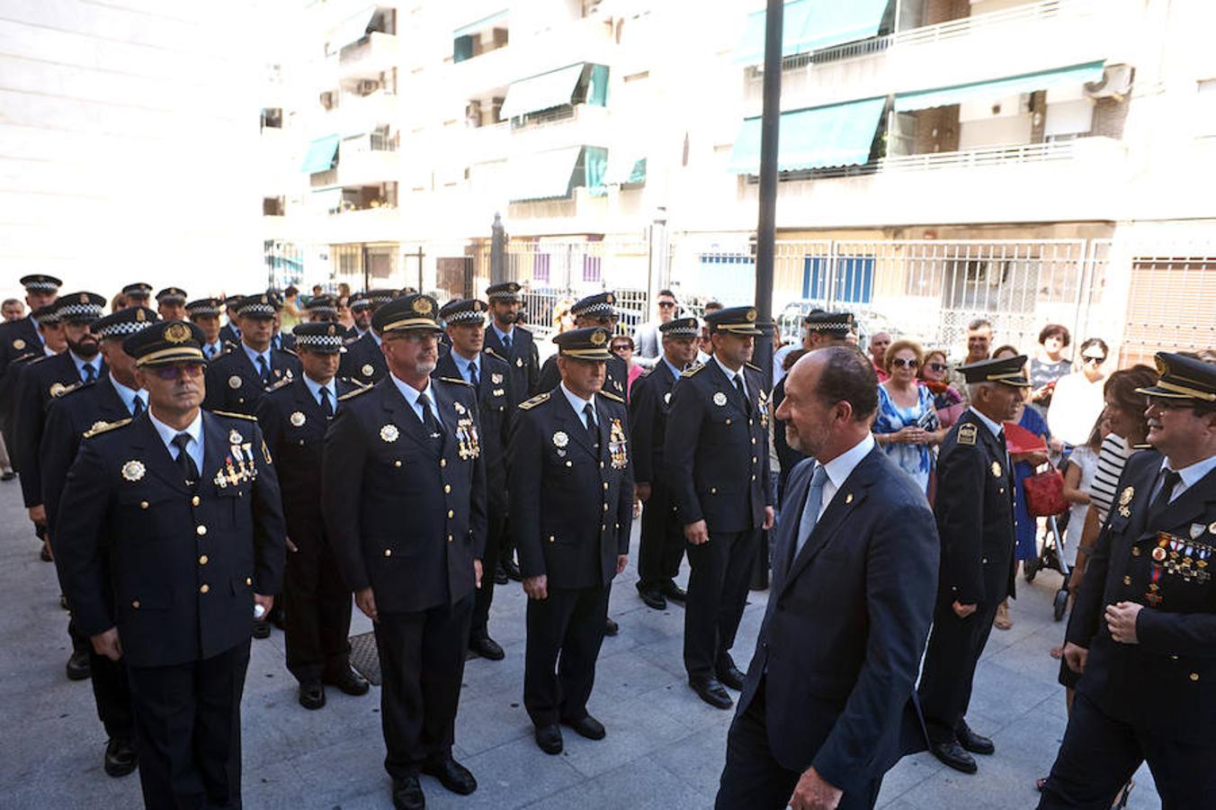 Entrega de medallas con motivo de la festividad de la Virgen de Monserrate