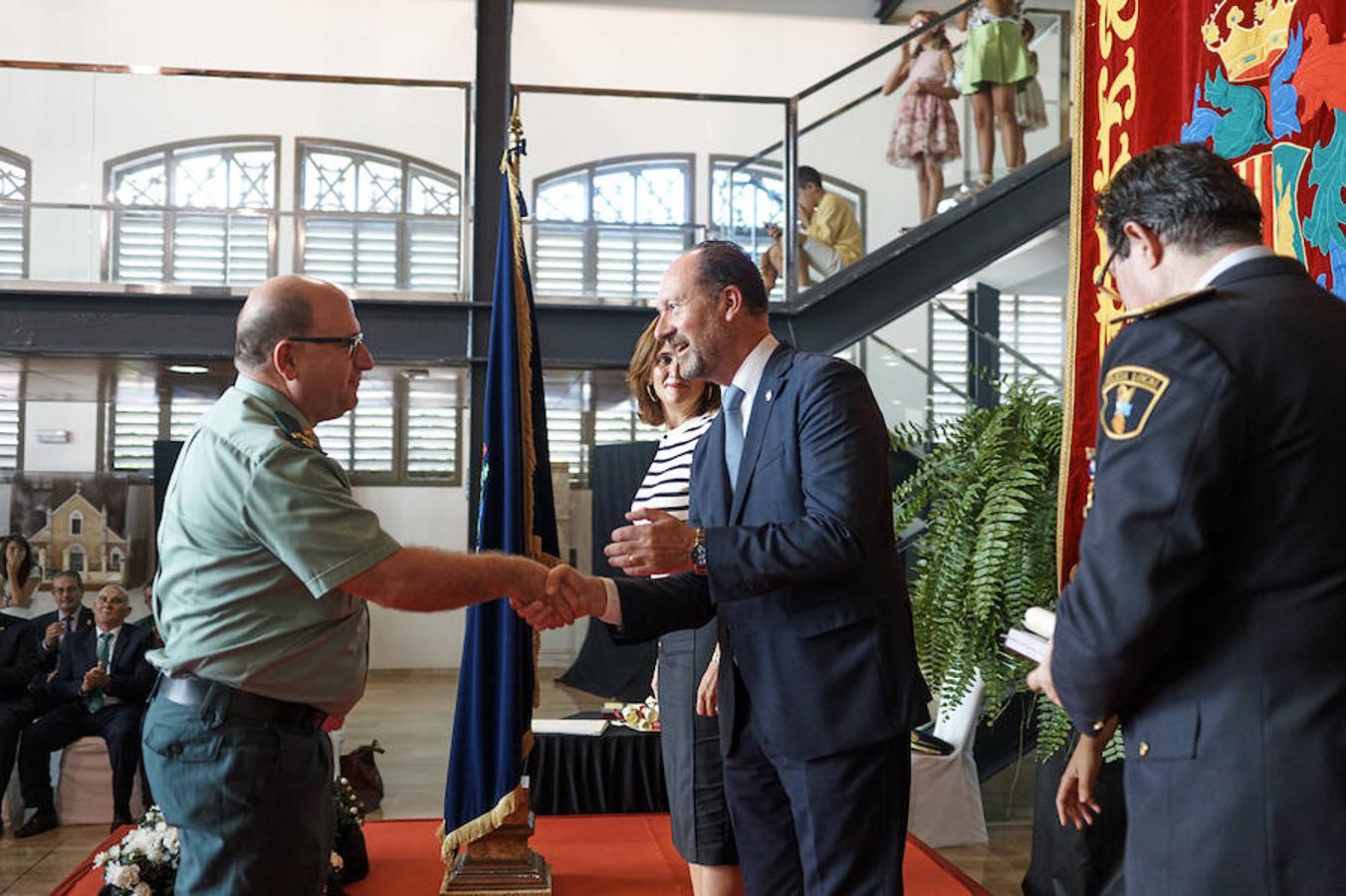 Entrega de medallas con motivo de la festividad de la Virgen de Monserrate