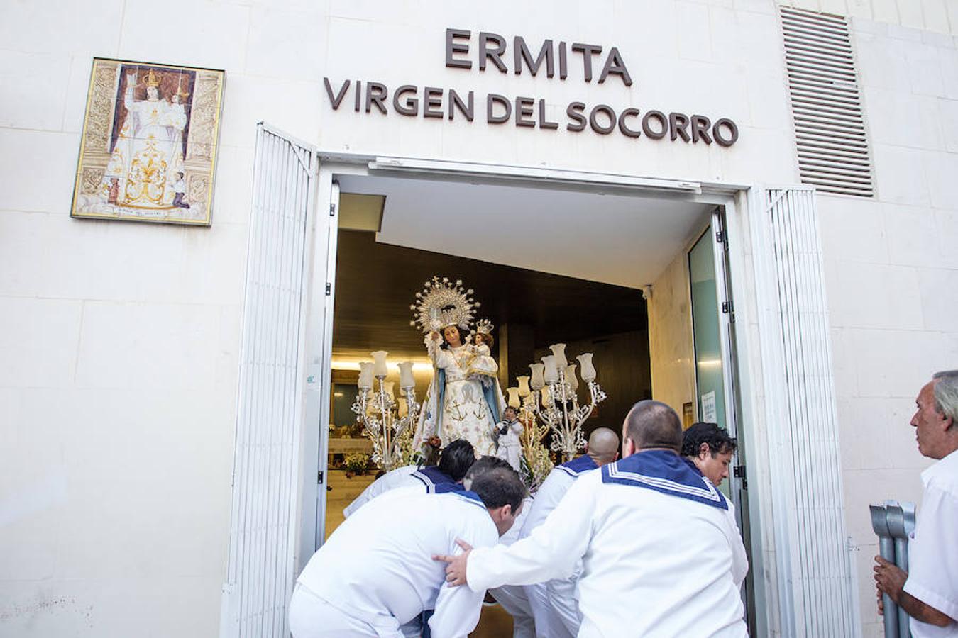 El Raval Roig celebra la procesión de la Virgen del Socorro