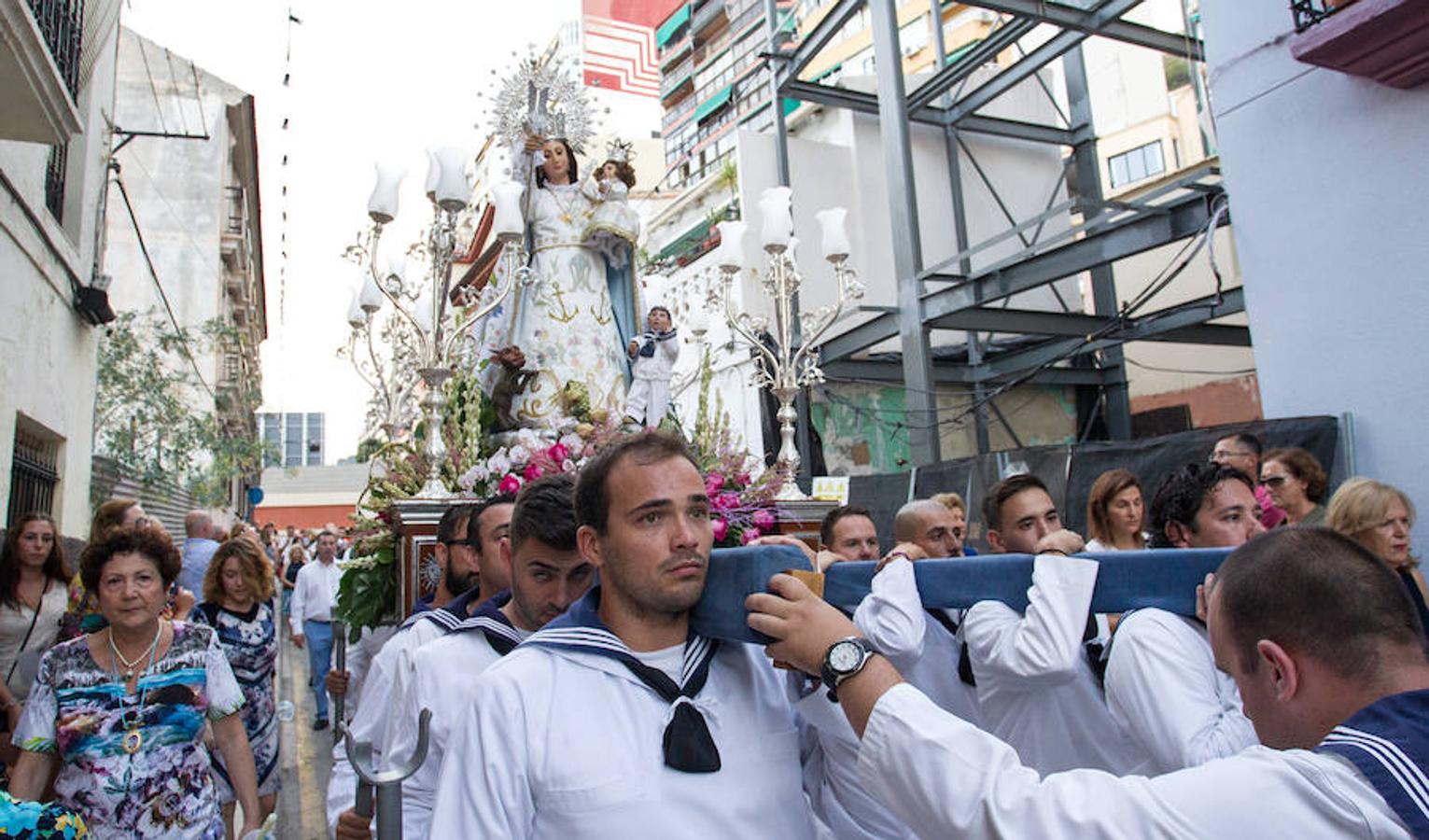 El Raval Roig celebra la procesión de la Virgen del Socorro