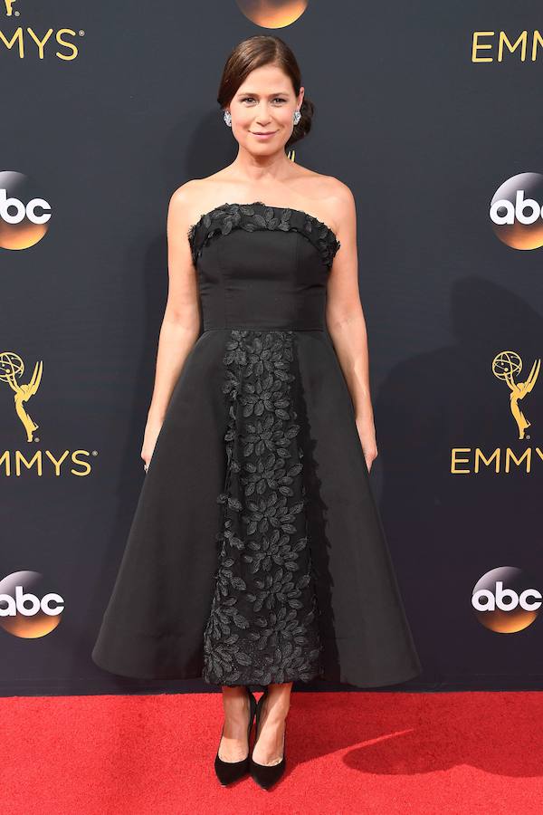 La actriz Maura Tierney, a su llegada a la gala.