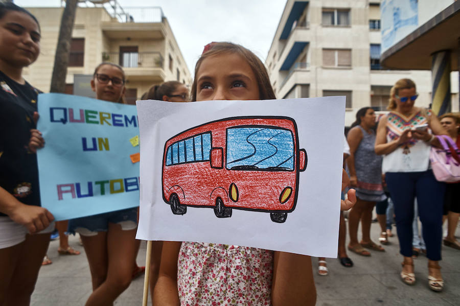 Protesta por el trasnporte escolar en Benejúzar