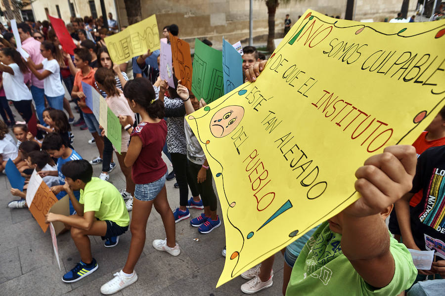 Protesta por el trasnporte escolar en Benejúzar