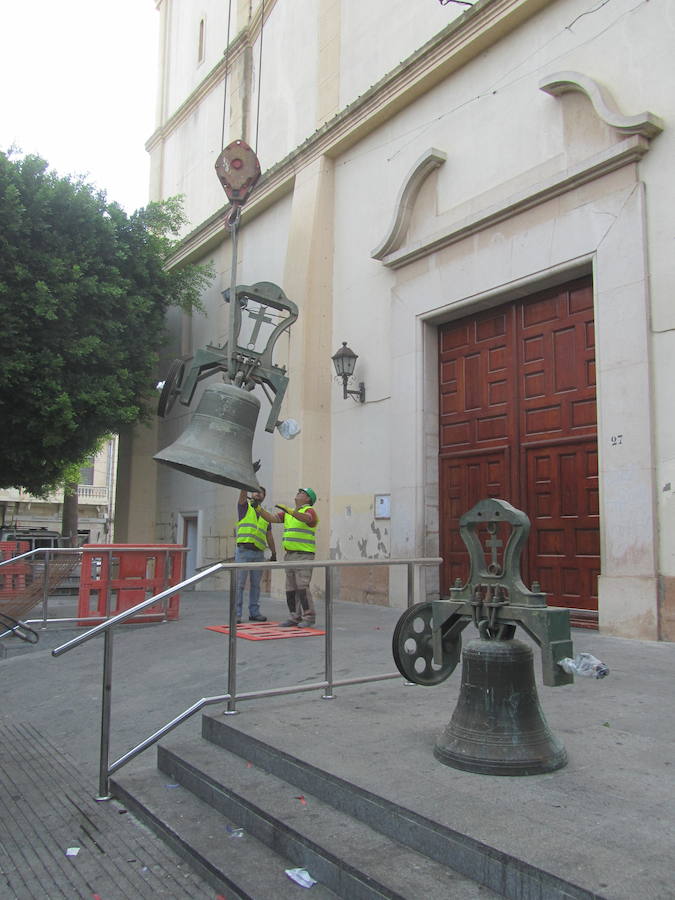 Restauración de las campanas de la iglesia de Almoradí