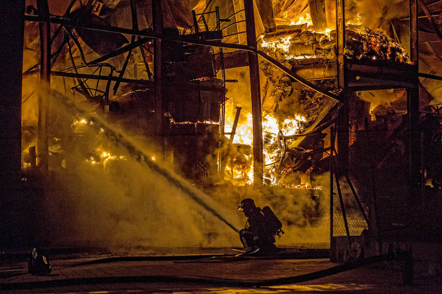 Incendio en una nave en el Polígono Industrial de Rabasa