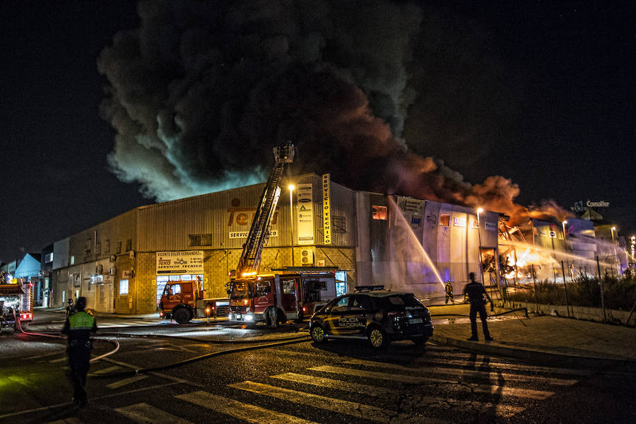 Incendio en una nave en el Polígono Industrial de Rabasa