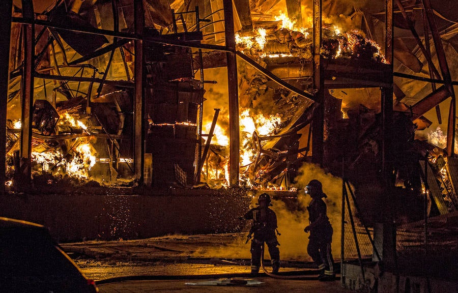 Incendio en una nave en el Polígono Industrial de Rabasa