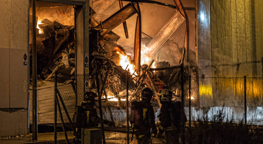 Incendio en una nave en el Polígono Industrial de Rabasa