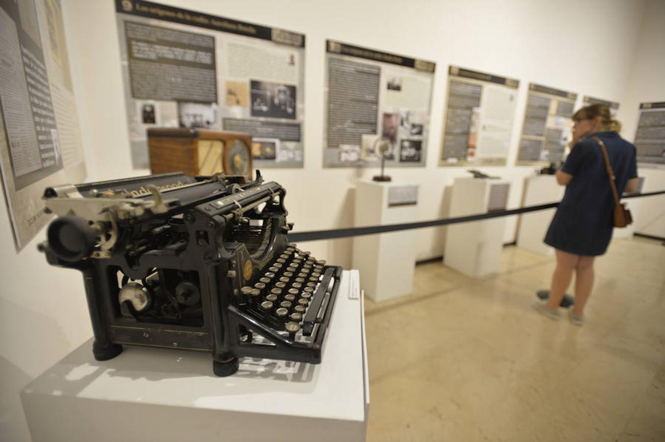 Inauguración de la exposición «180 años de la prensa en Elche»