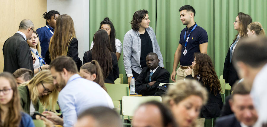 Alumnos de 8 nacionalidades distintas trabajan en un proyecto europeo en el IES San Juan