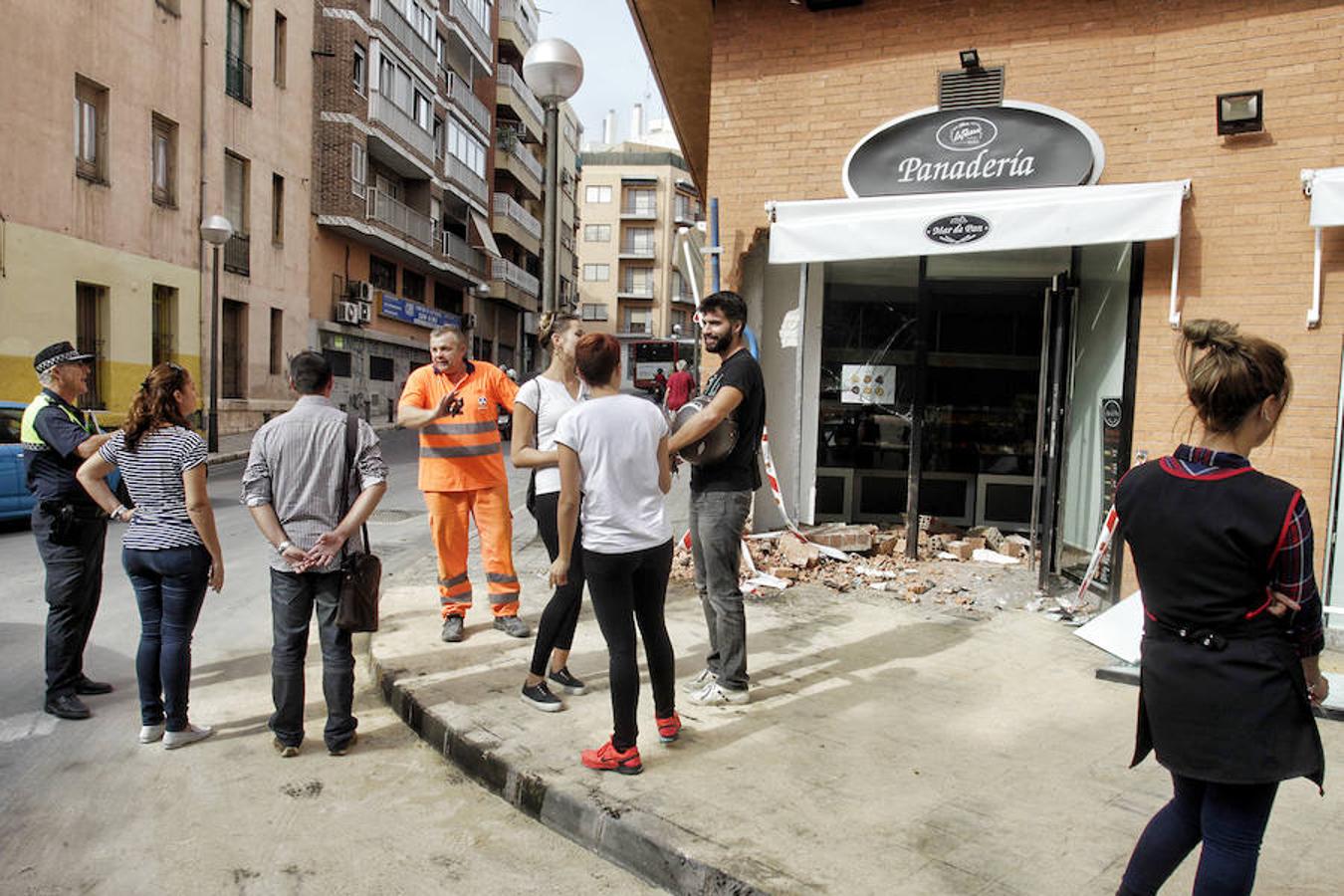 Una mujer muere tras empotrarse su vehículo contra un local en Alicante