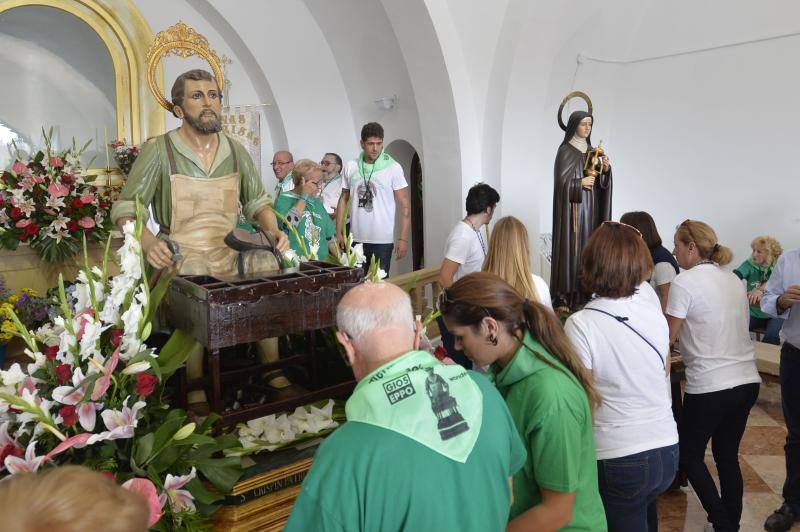 La romería de San Crispín emociona a los ilicitanos