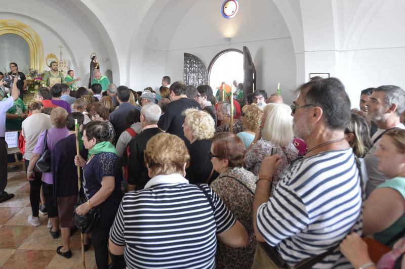 La romería de San Crispín emociona a los ilicitanos