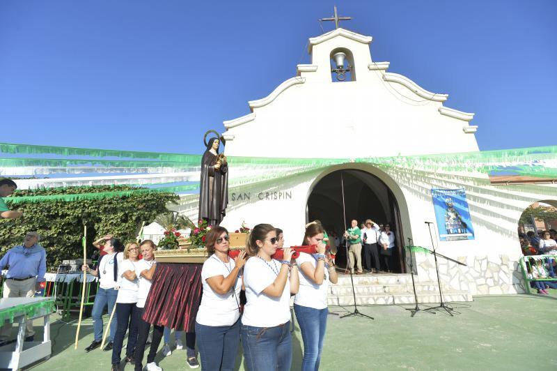 La romería de San Crispín emociona a los ilicitanos