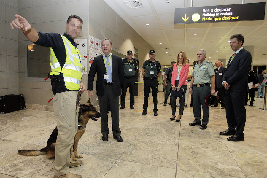 Moragues visita el control de Aduanas del aeropuerto de El Altet