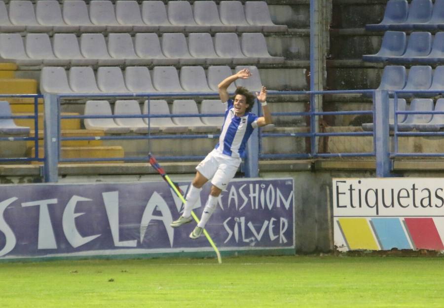 El Lorca golea y sigue arriba