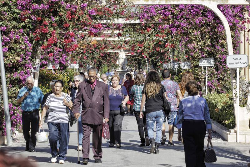 Preparativos previos al día de Todos los Santos